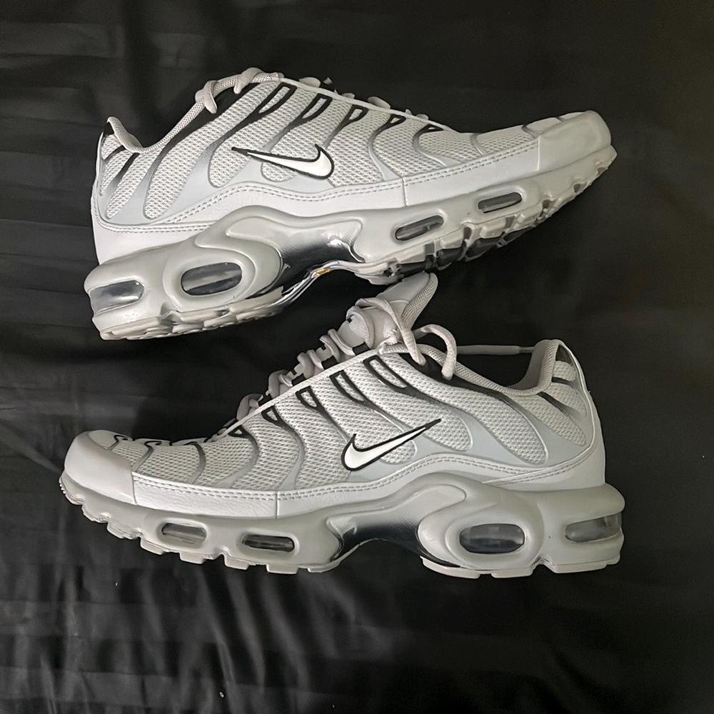 NIKE
AIR MAX PLUS- Used once